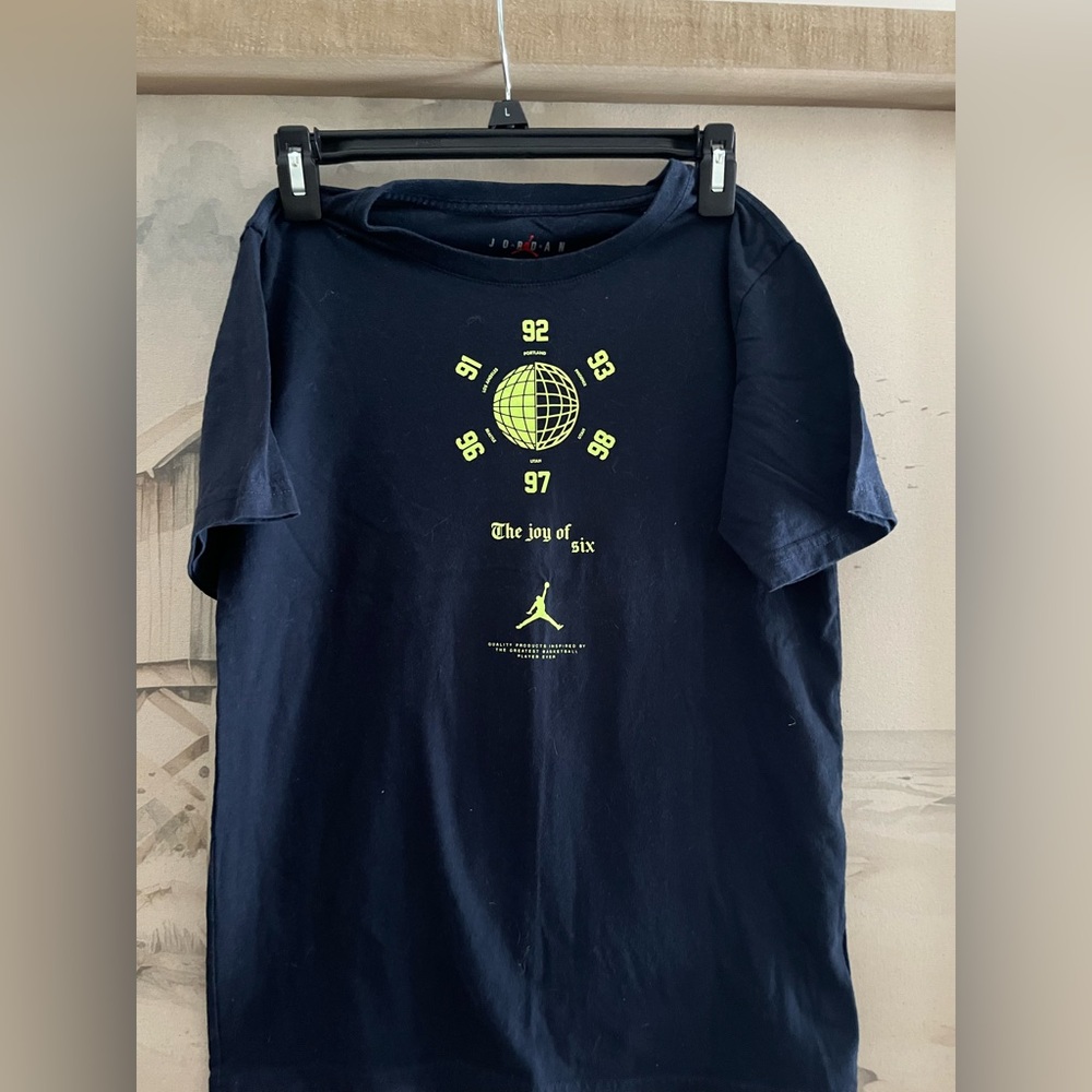 Jordan boys Navy-shirt. Large